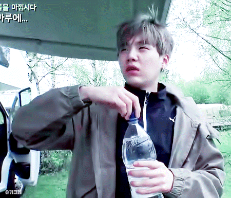 99B7E4455A8AC61B16.gif