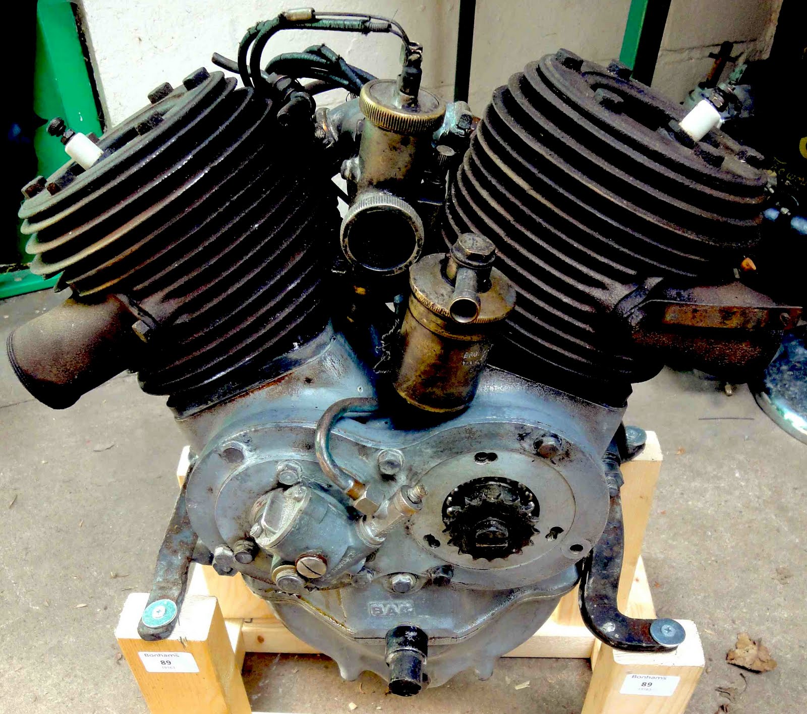 Урал v Twin