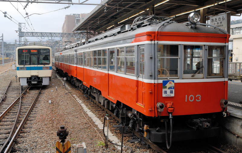 心に残る鉄道情景 箱根登山鉄道 103号を小田原駅で見る