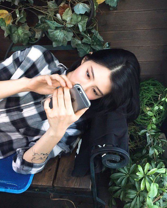 Semakin Populer, Foto-foto dari Han Sohee yang Pancarkan Aura “Girlfriend Material” Jadi Sorotan 27 ycaOf