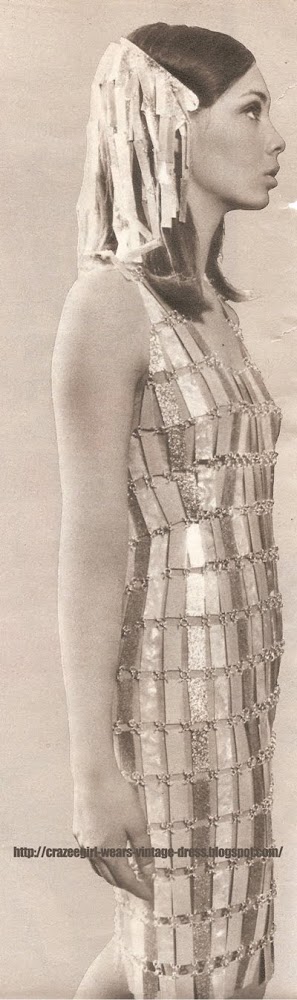 Robe fourreau en plaquettes de rhodoïd argent et nacre . PACO RABANNE 1966 60s 1960 dress 