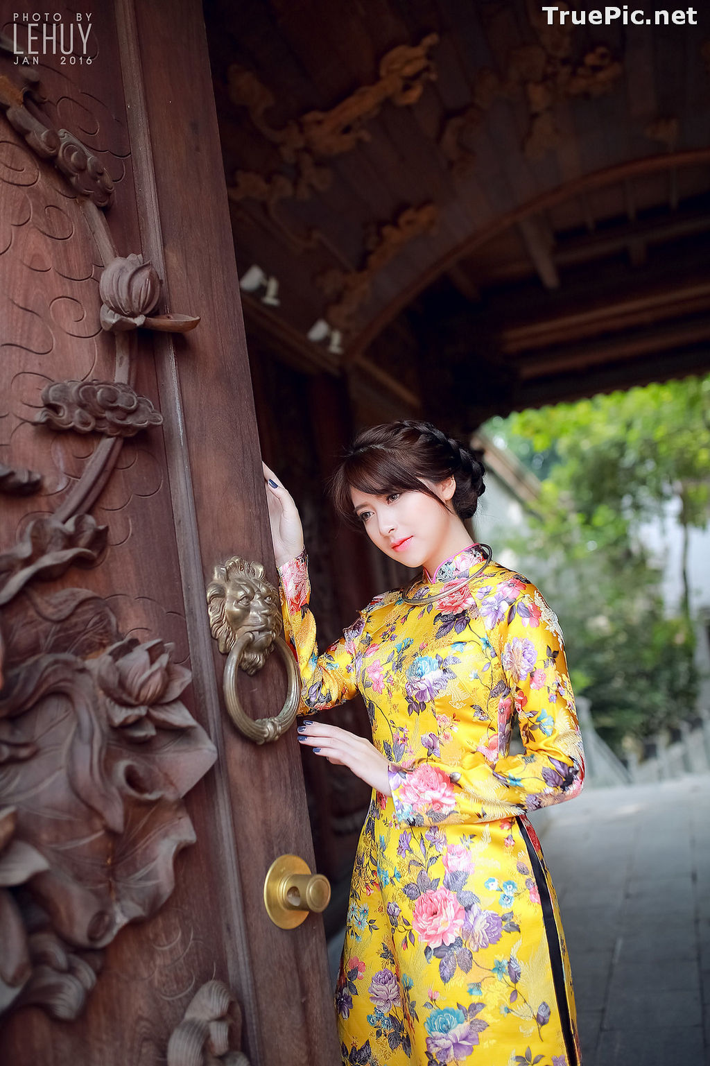 Image The Beauty of Vietnamese Girls with Traditional Dress (Ao Dai) #5 - TruePic.net - Picture-63