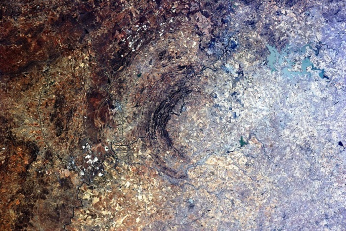Vredefort crater - The Largest Impact Crater On Earth