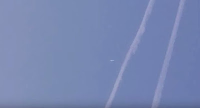 0 Screen Shot 2020 01 15 at 224039 Misterioso OVNI en forma de tubo del tamaño de un autobús visto flotando sobre Massachusetts