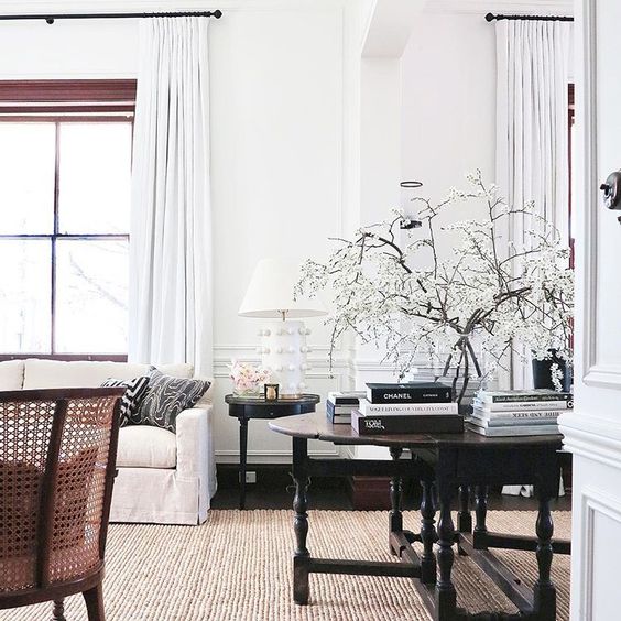 HALL DE ENTRADA E MESA REDONDA