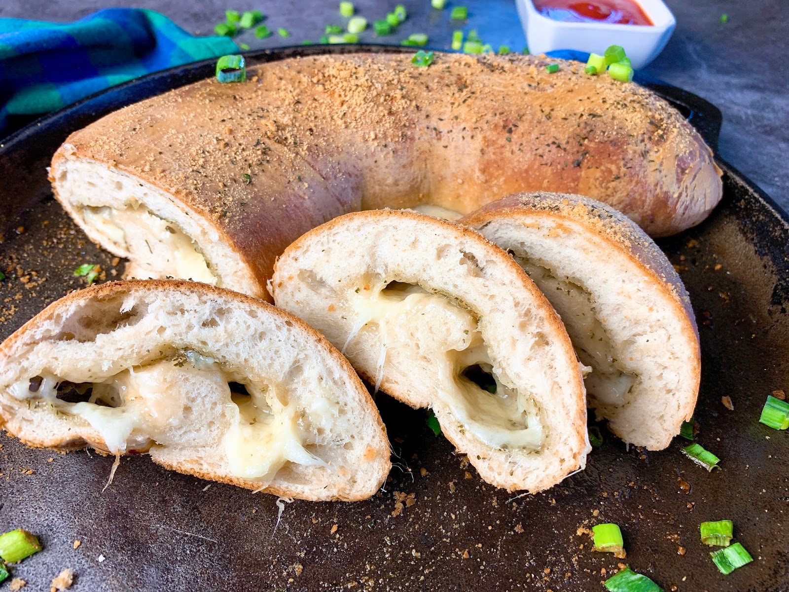 5 Ingredient GarlicMozzarella Loaf