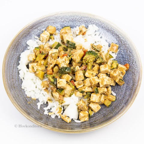 Tofu & Peanut Sauce