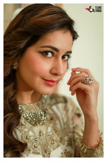 Actress Rashi Khanna New Photos Stills 10