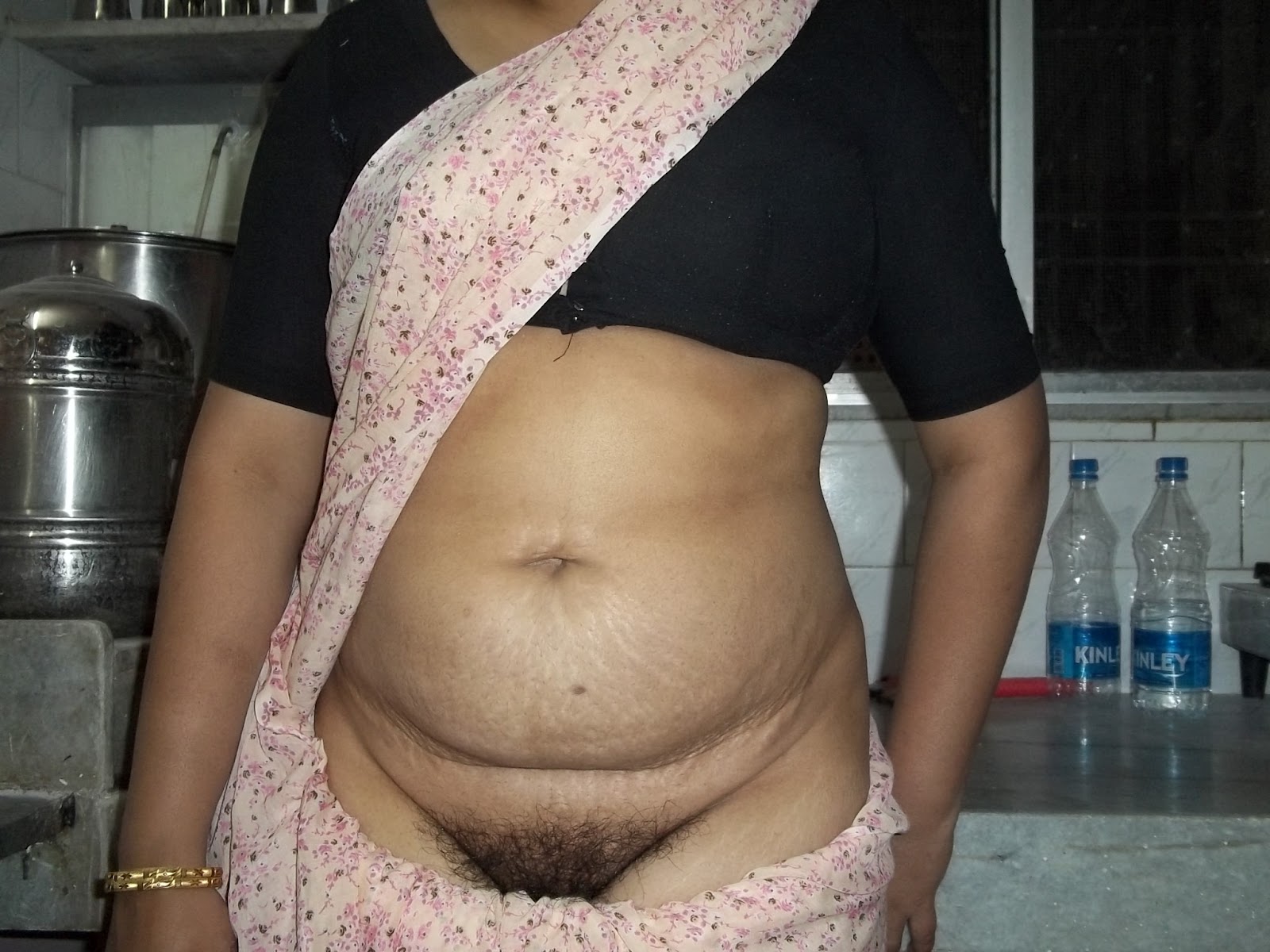 South Indian Aunty Showing Pussy