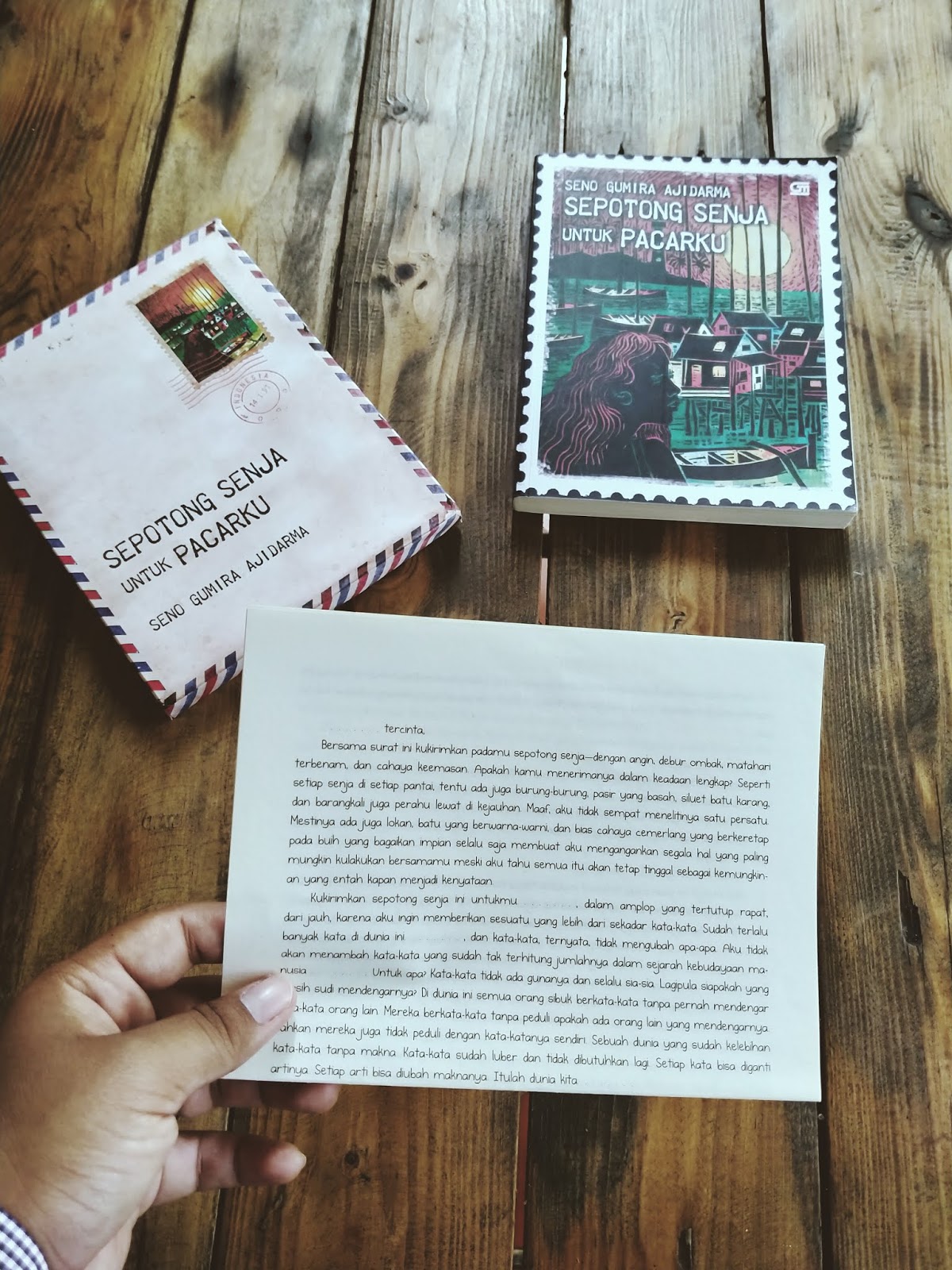 Beli Buku Sepotong Senja Untuk Pacarku / Kritik Sosial