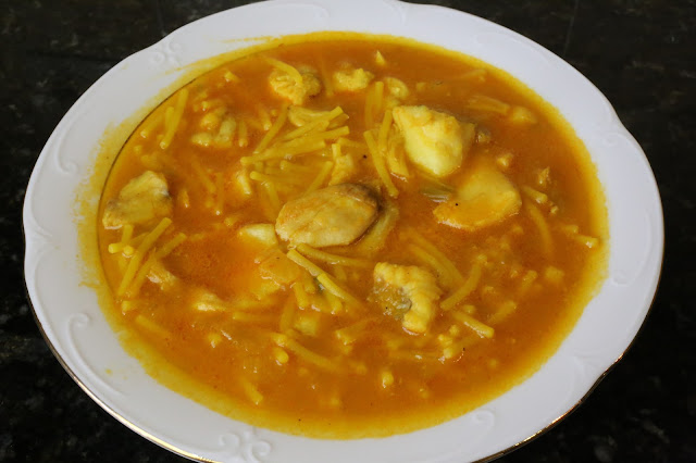 Sopa de fideos con rape y merluza