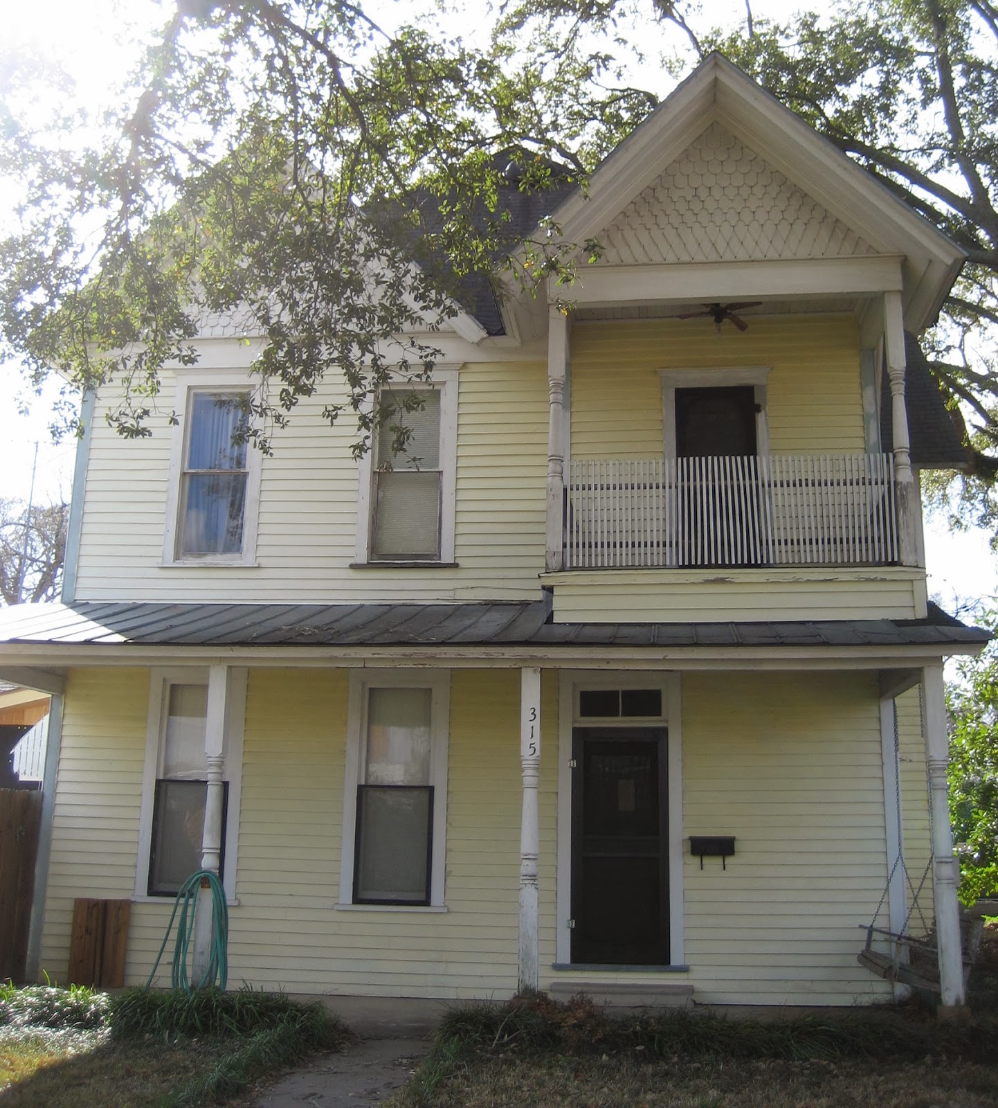 Living Rootless Jennings, Louisiana A Walk on Cary Avenue