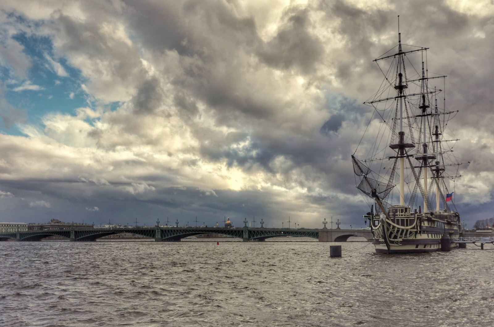 Петровская набережная