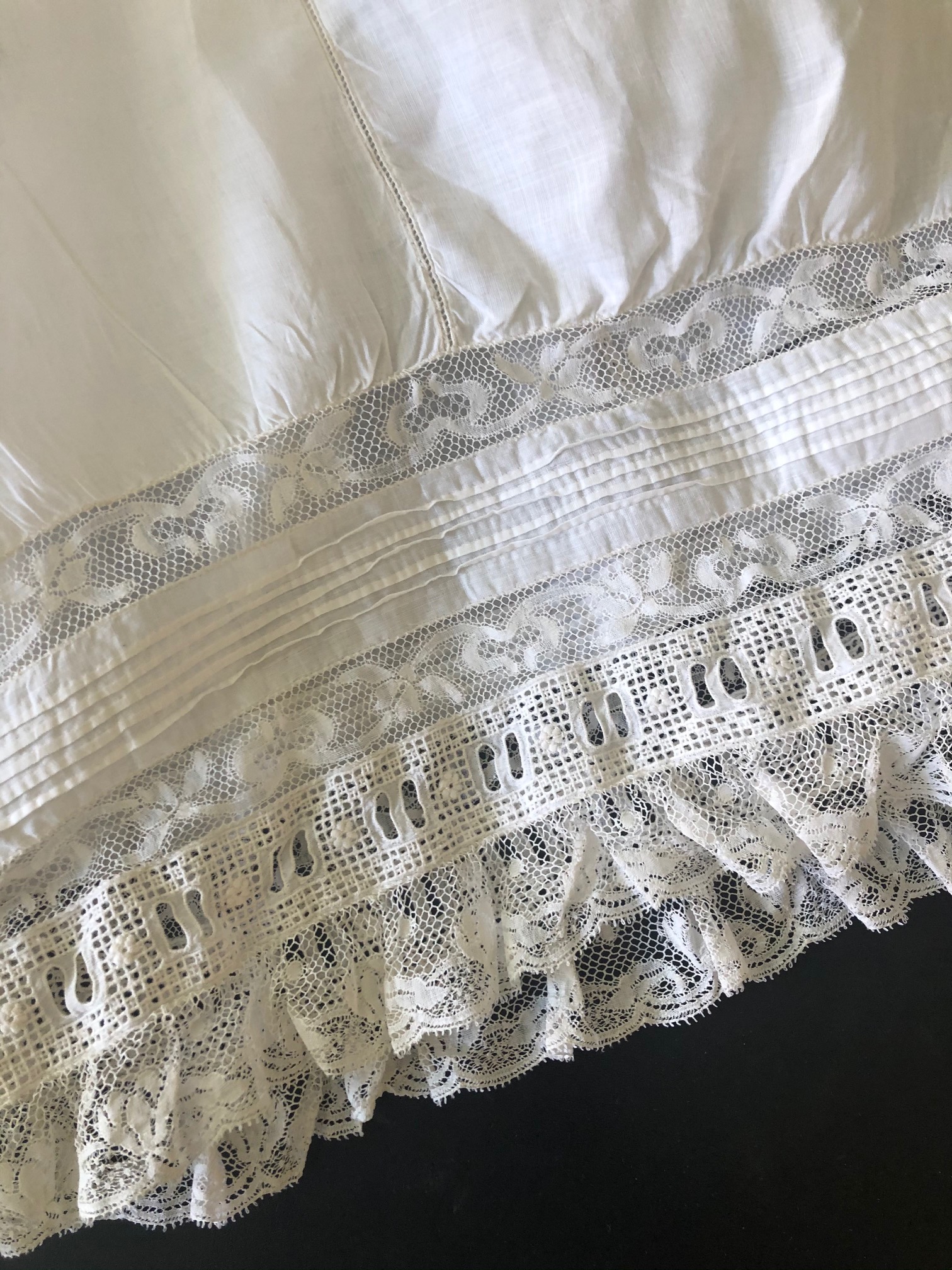 Buyer & Seller of Antique Lace, Fine Linens, Vintage Clothing, Haute