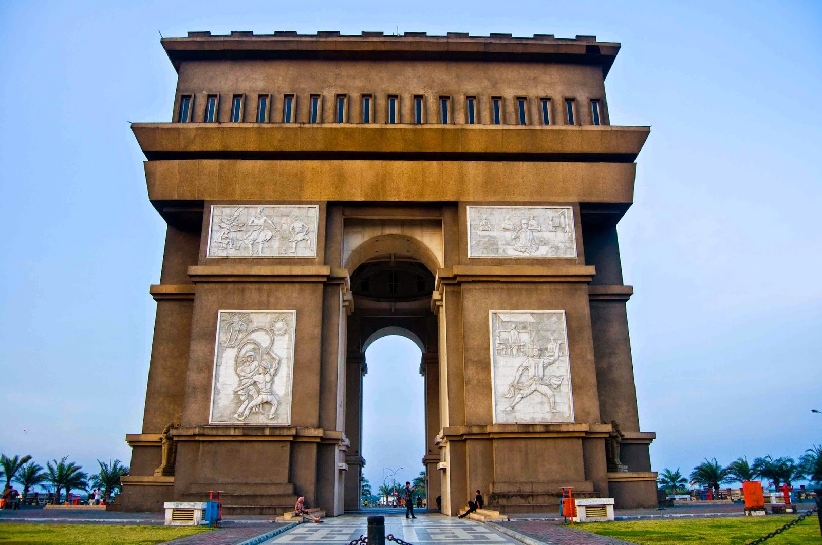 Tugu Cantik Simpang Lima Gumul Kediri - Komunitas Blogger Indonesia