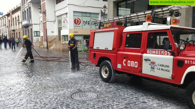 Los Bomberos colaboraron, otro año más en la limpieza del talco tras los Indianos 2018