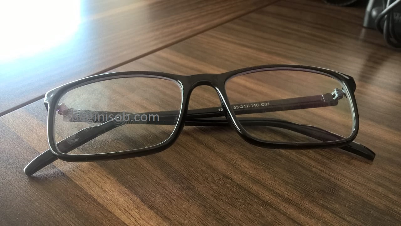 Cara Membersihkan Kacamata Anti Radiasi Dengan Mudah Dan Benar