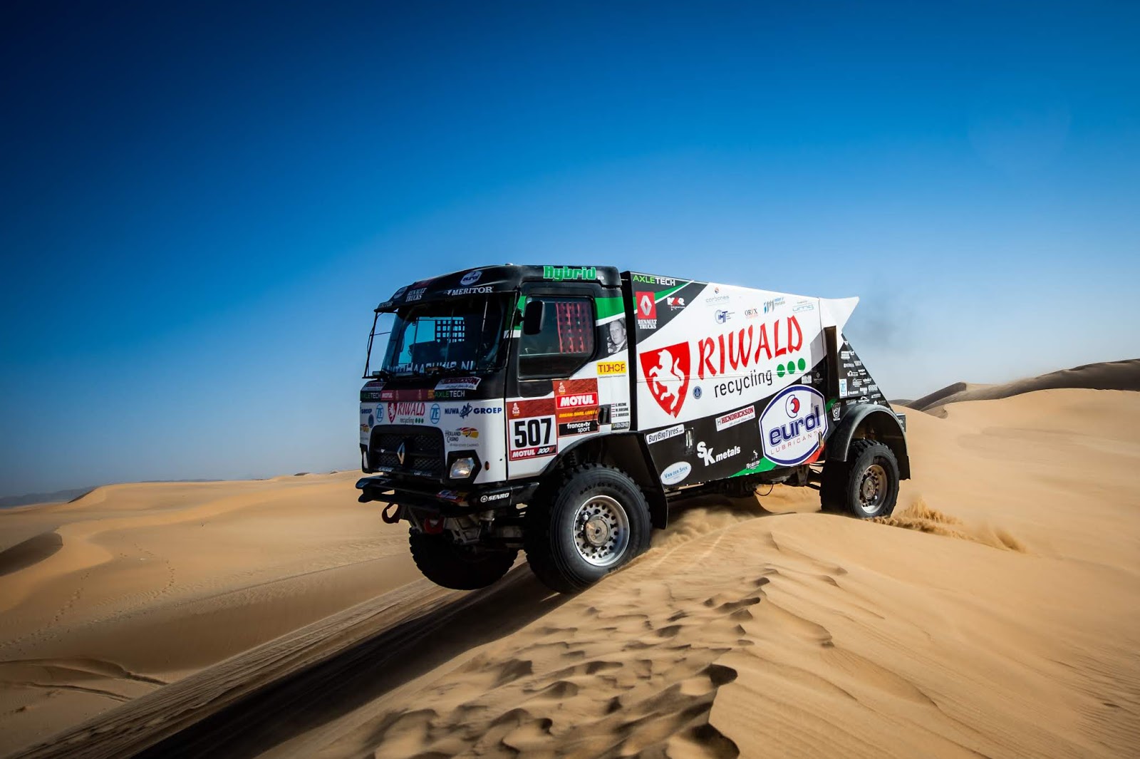 Slipstream SA History made by the Riwald Dakar Team with first hybrid