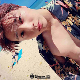 Foto Selca Jinhwan iKON dipantai Foto Selca Jinhwan iKON dipantai