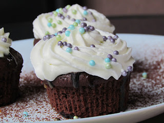 Cupcakes cu ciocolata si banane / Banana and Chocolate Drizzle Cupcakes