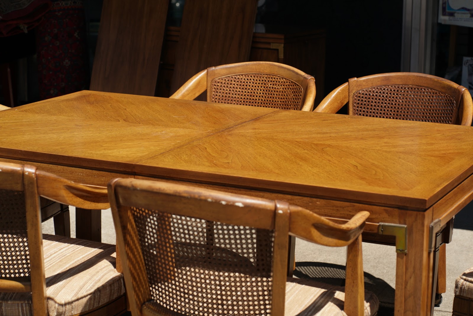 UHURU FURNITURE & COLLECTIBLES **SOLD** 31031 Thomasville Vintage