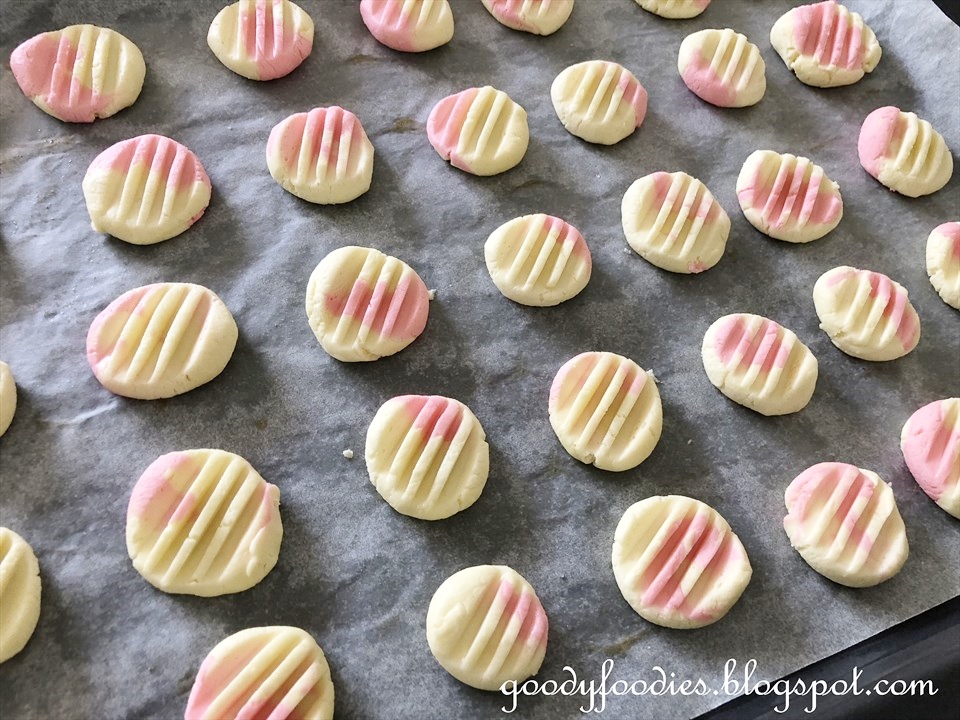 GoodyFoodies Recipe Cute Piggy German Cookies for CNY