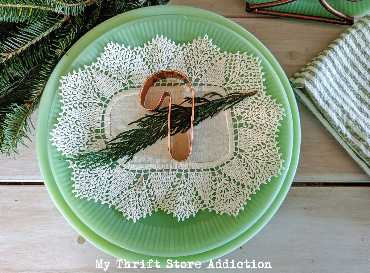 Nature inspired Christmas table and cocoa bar
