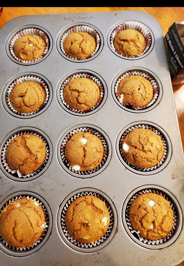 these are pumpkin cupcakes with white chocolate chips