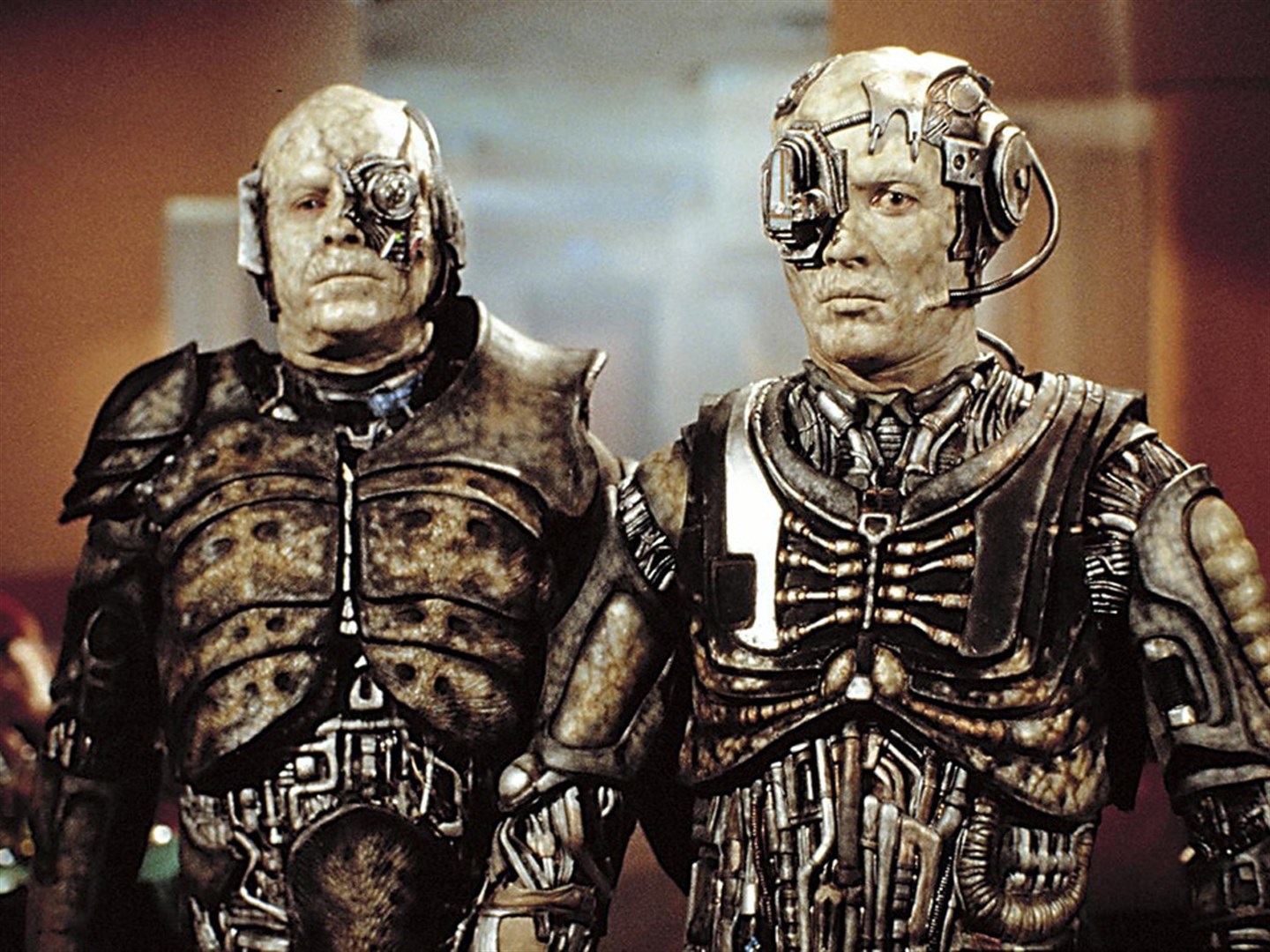 Борги стартрек. Королева боргов вояджер. Куб борг стартрек. Тони сирс. Борг страна.