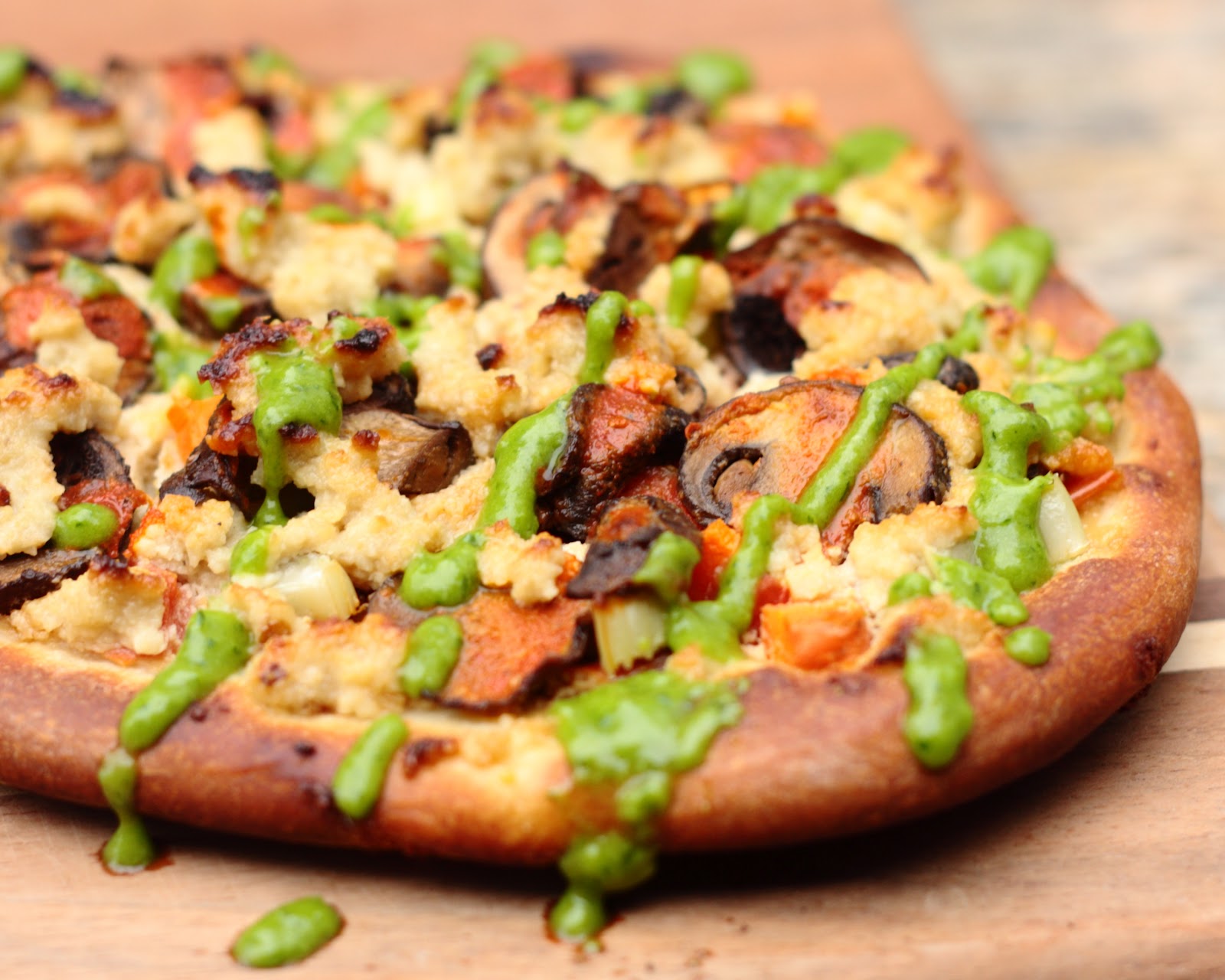 ГОШТЛИ пицца. Truffle Mushroom pizza *** Vegetarian. Пицца фейс фото.