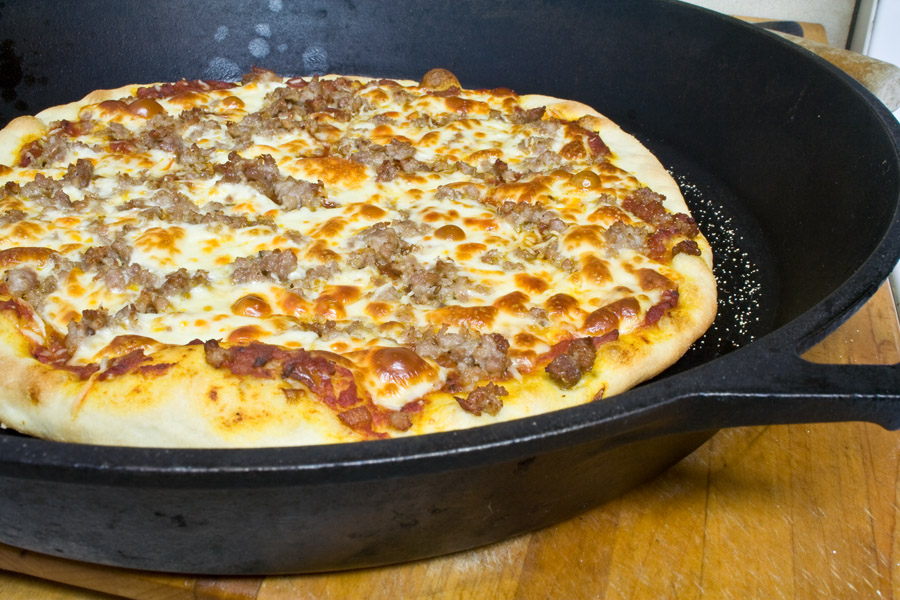 Round the Chuckbox: Cast iron skillet pizza