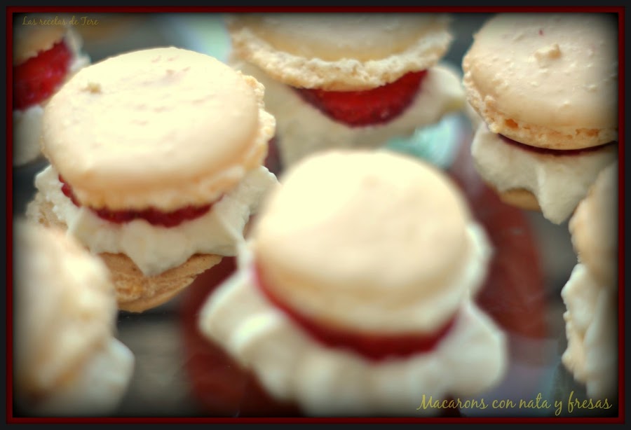 Macarons con nata (crema de leche) y fresas 04