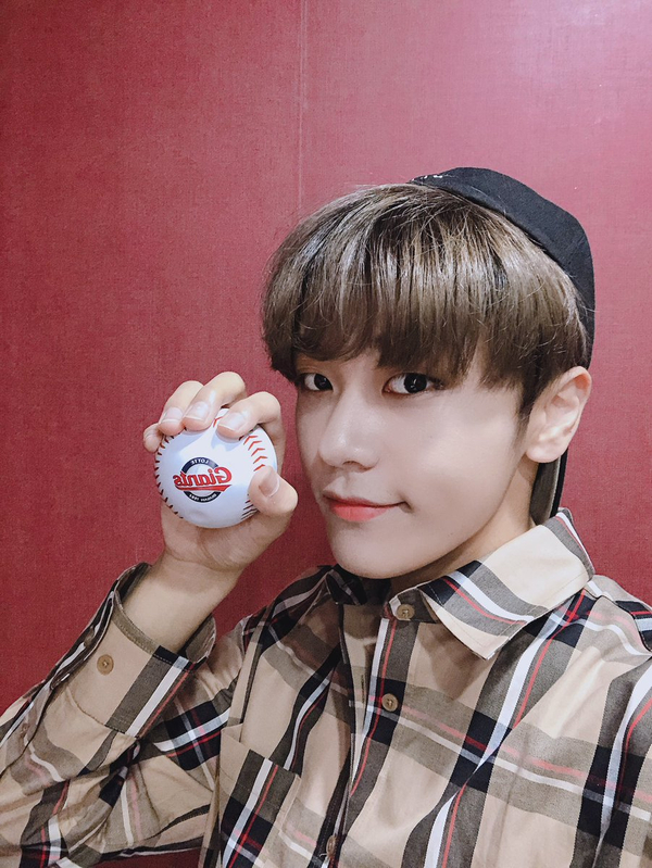 야구알못이 보면 좋은 롯데찐덕후 아이돌 영상.ytb | 인스티즈