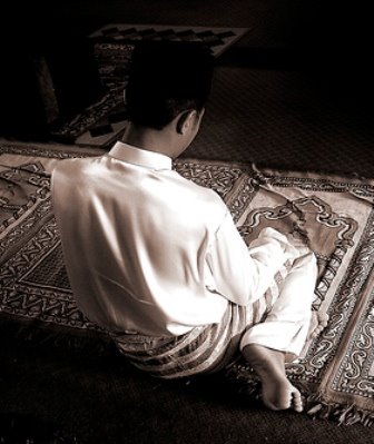 Bolehkah Solat Ketika Azan Masih Berkumandang?