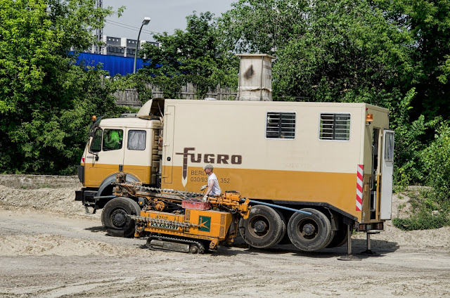 Baustelle Mörchenpark, Holzmarktstraße, Sprengstoffräumer und Bodenproben- Bohrungen, Spreeufer, 10.06.2013