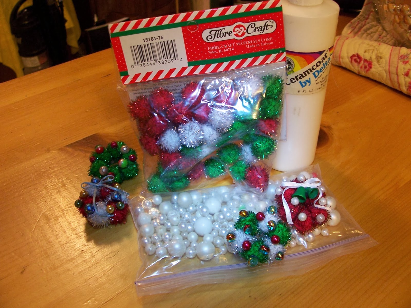 Hum Bug Crafts: Lapel Pins for Christmas Tutorial