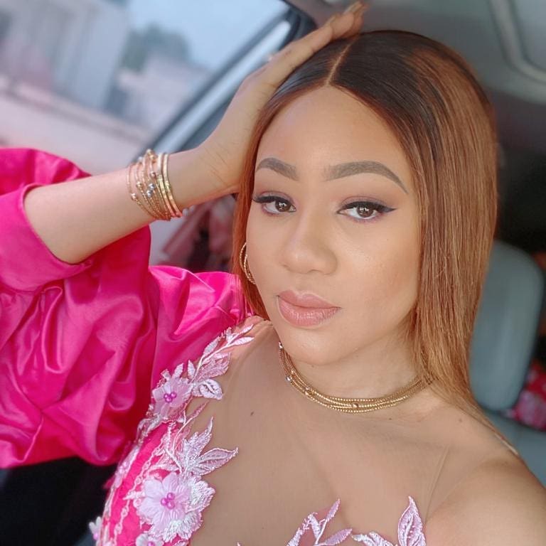Net Worth Chinenye Ubah earns about N400k per movie.