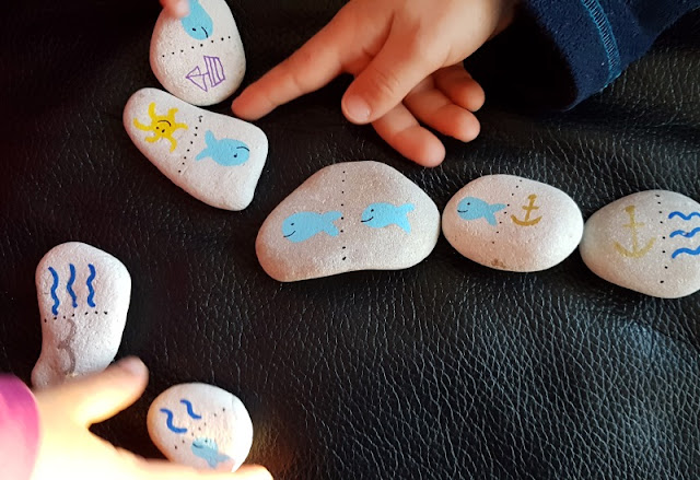 DIY: Ein kunterbuntes Domino mit bemalten Steinen selber basteln. Mit maritimen Motiven passt das Domino-Spiel gut zu uns Küstenkindern. DIY: Ein kunterbuntes Domino mit bemalten Steinen selber basteln. Mit maritimen Motiven passt das Domino-Spiel gut zu uns Küstenkindern.
