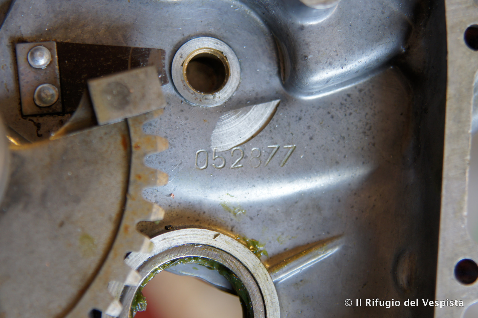 Kit Viti Chiusura Carter Motore (11 Pezzi) Con Dadi E Rondelle Piane E Grover Alta Qualit&agrave; Per Vespa 50 Special - N/L/R - 125 Pr