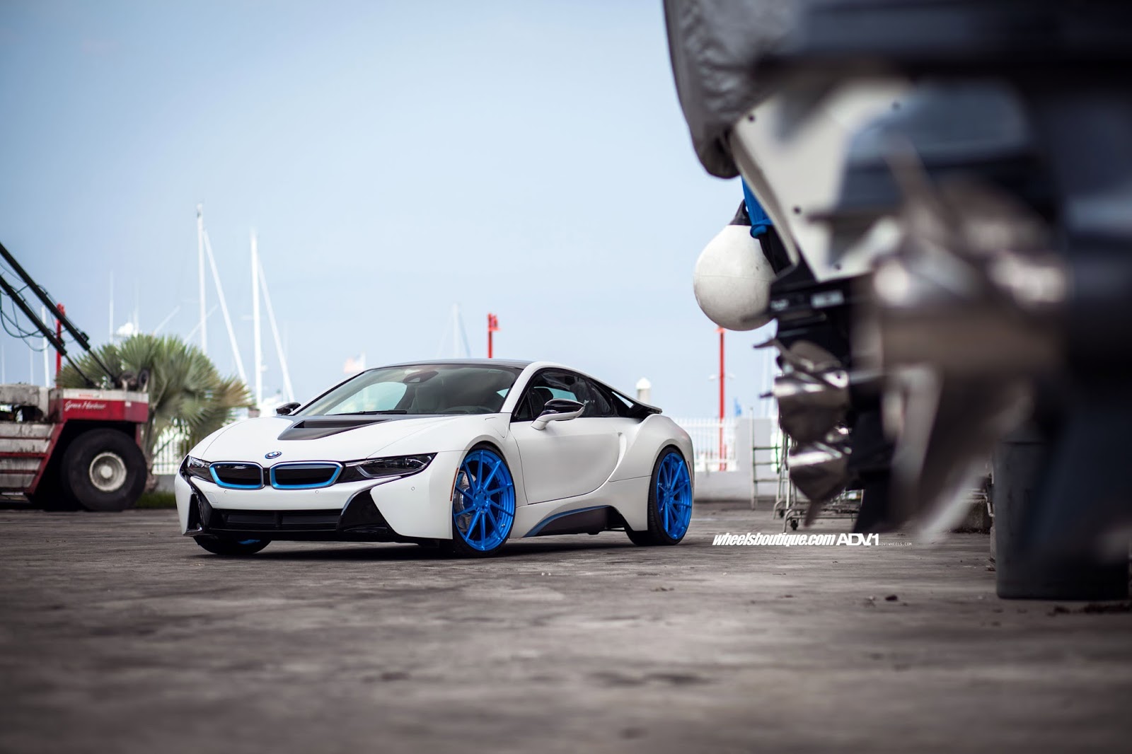 BMW i8 on adv1