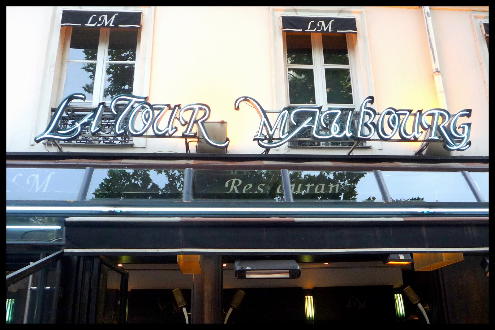 Le Bibliothécaire LA TOUR MAUBOURG (Paris)