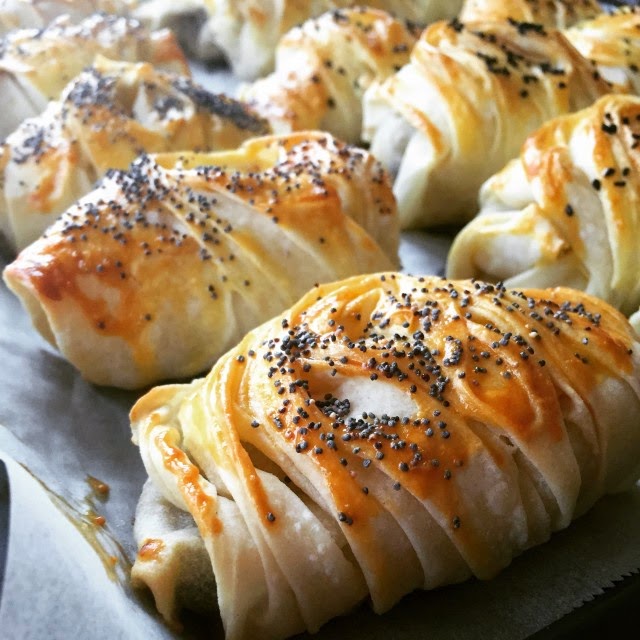 Pırasalı Midye Börek Enfes Yemek Tarifi