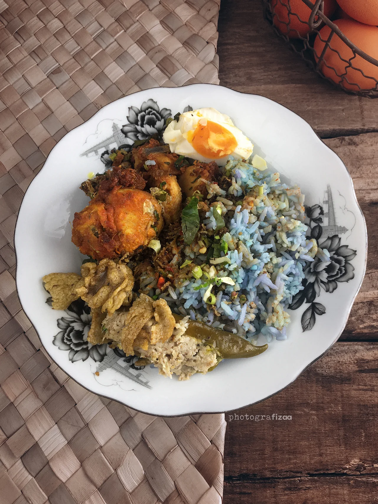 Nasi Kerabu Ayam Goreng