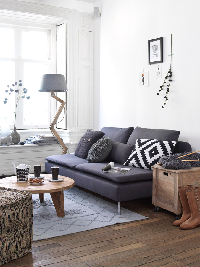 DECO: Grey and wood