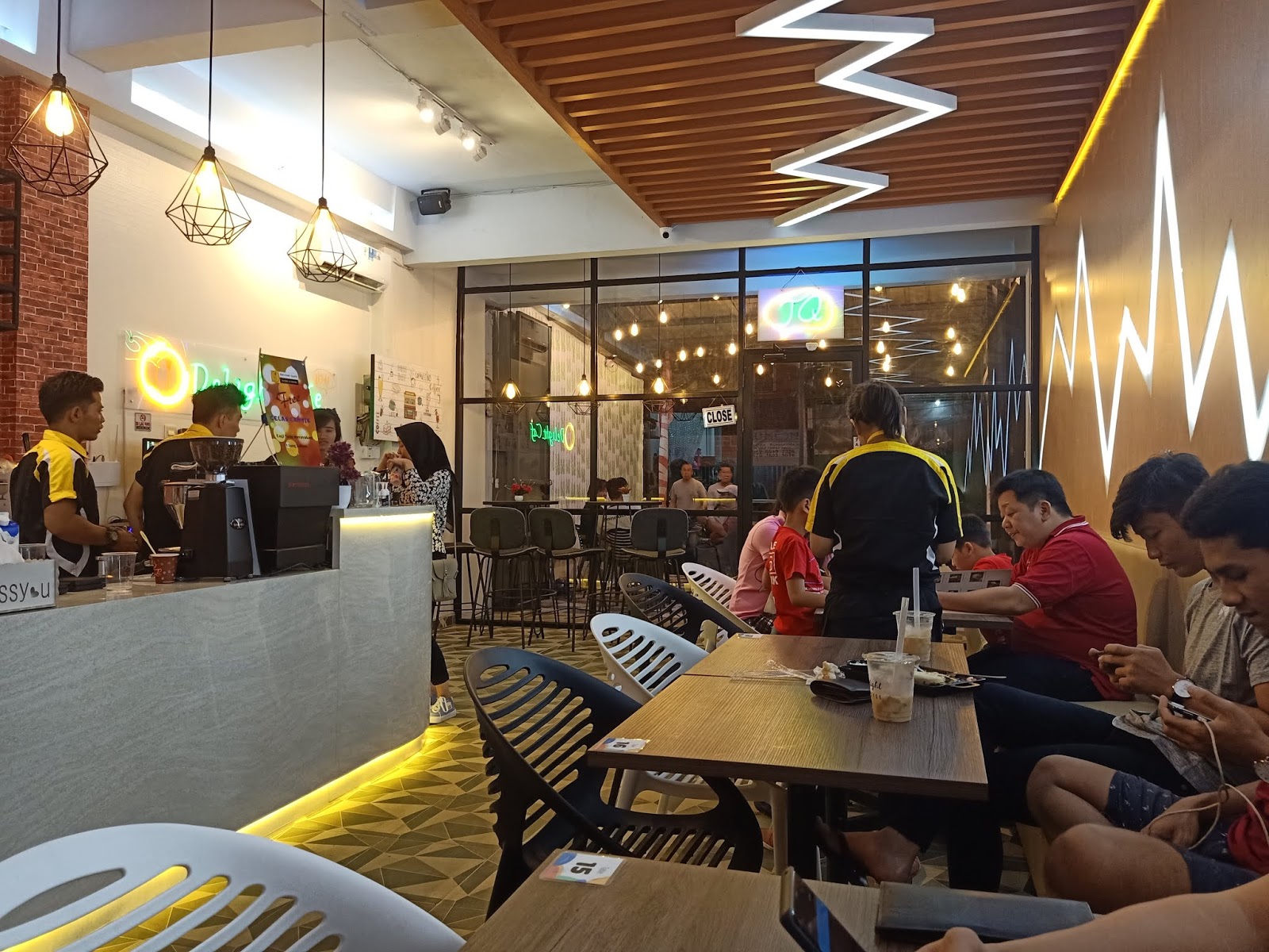 Tempat Nongkrong Asik di Delight Cafe  Dadap Tangerang 