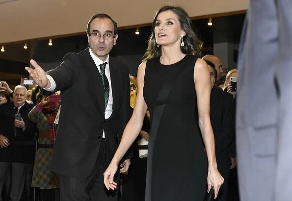 Queen Letizia wore Boss micro sleeveless plisse dress. Hugo Boss Dionia fit and flare dress