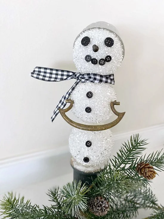 How to build a snowman Christmas decor using reclaimed parts