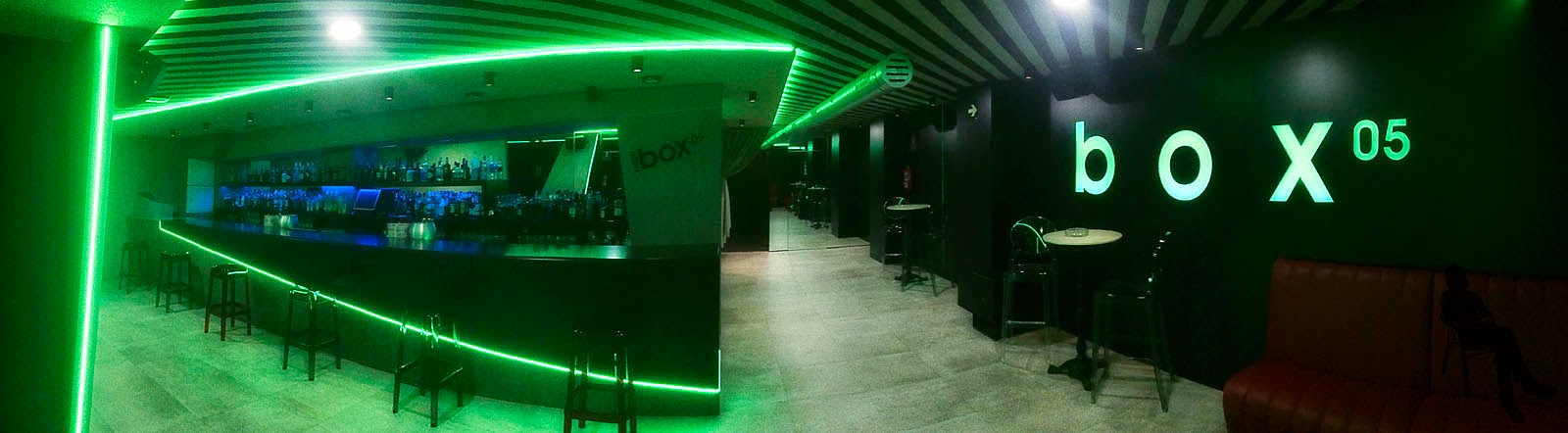 Diseño de interiores en café concierto. Iluminación RGB César Fuentes Zatón. Diseño de interiores box05. Ferrol A Coruña