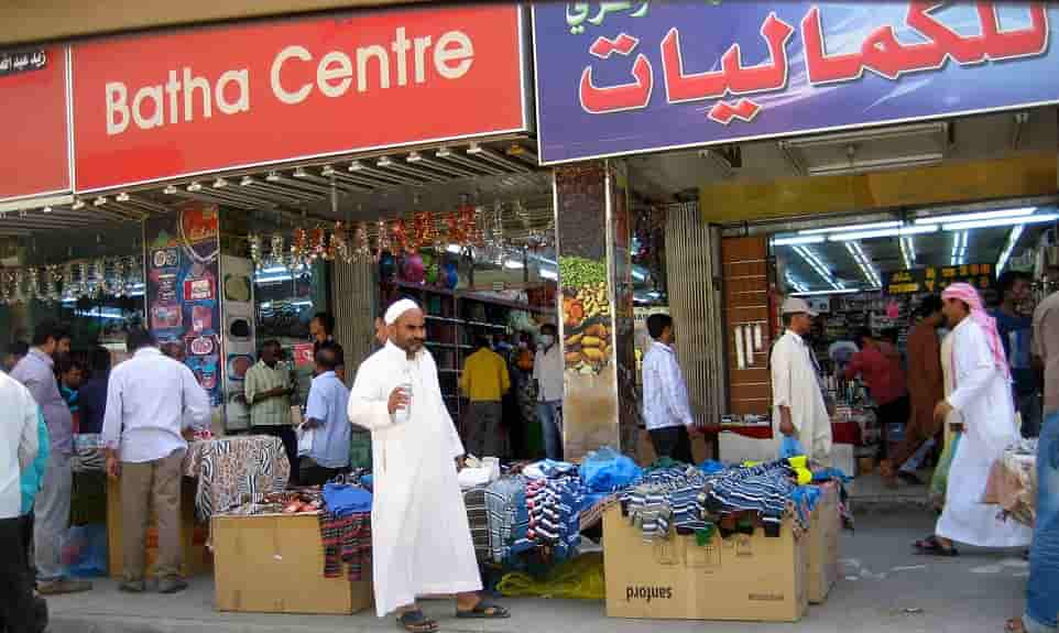 Video Riyadh Municipality closes violating Commercial shops in Batha