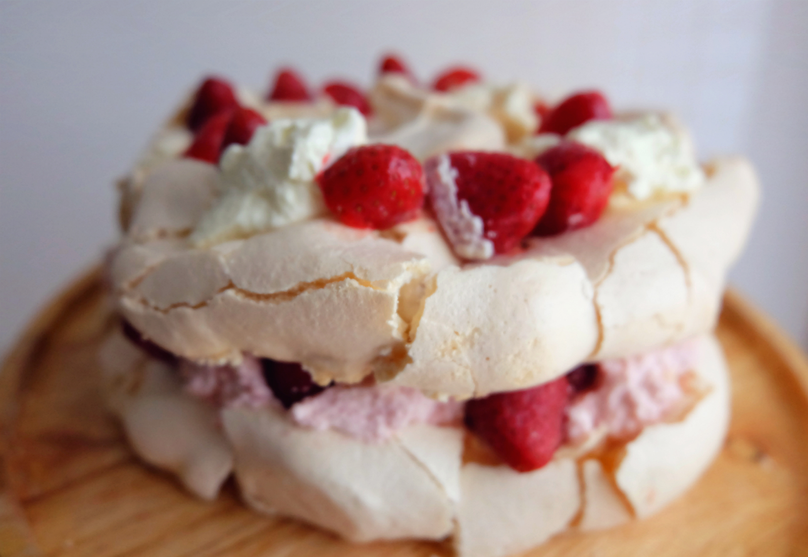 Dreamy Marshmallow Pavlova Comfort Food Jamie Oliver weekendownik